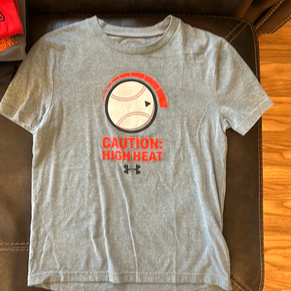 Youth small under armour t shirts- listed price buys ALL the shirts